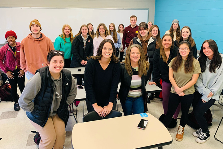 CMU Recreation and Event Management alumna, Michelle Elliott (’09), posing with students and Professor Lori Irwin from Irwin’s Introduction to Recreation and Event Management class.
